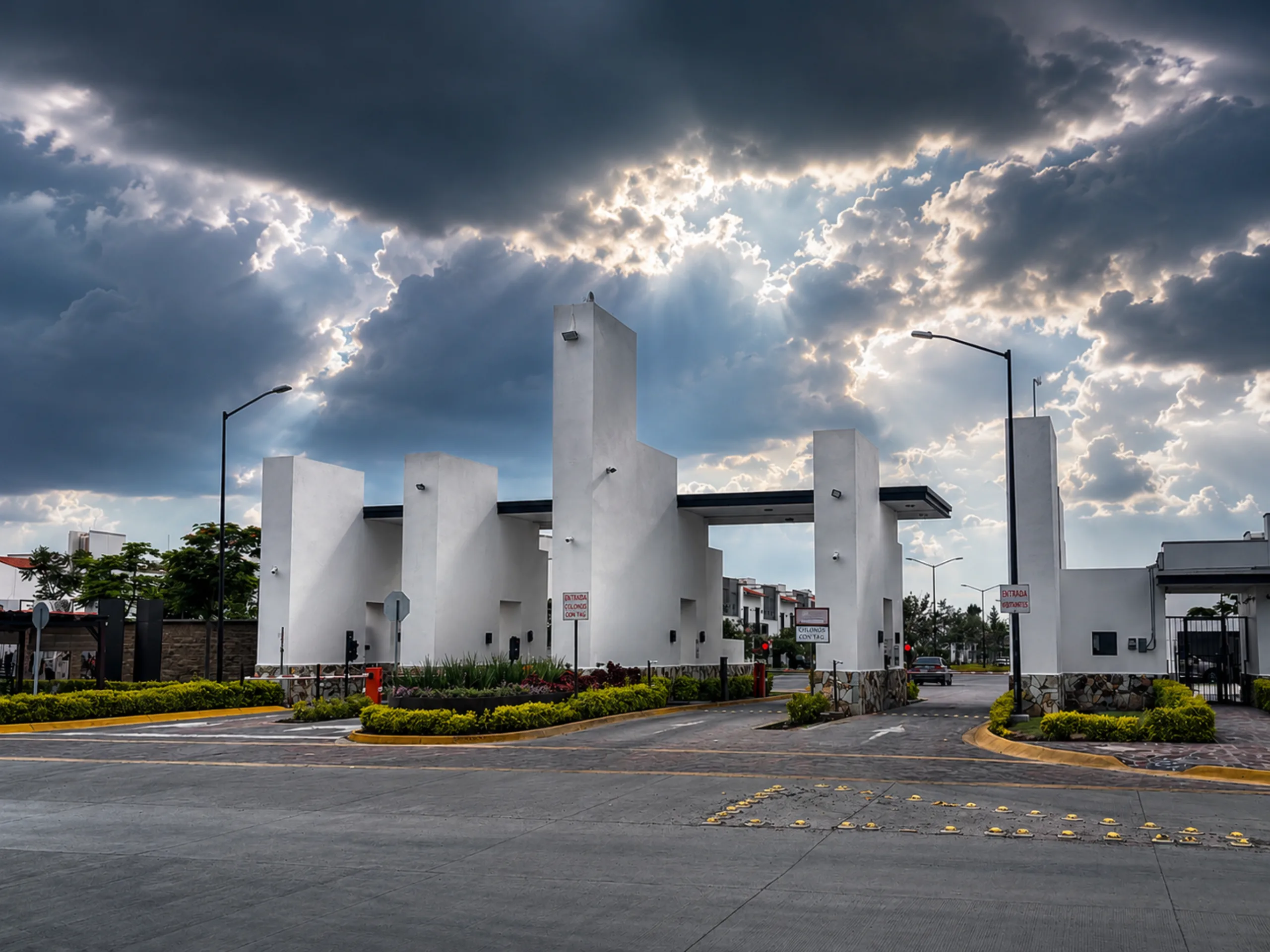 Acceso principal Bosques del Dorado Elite